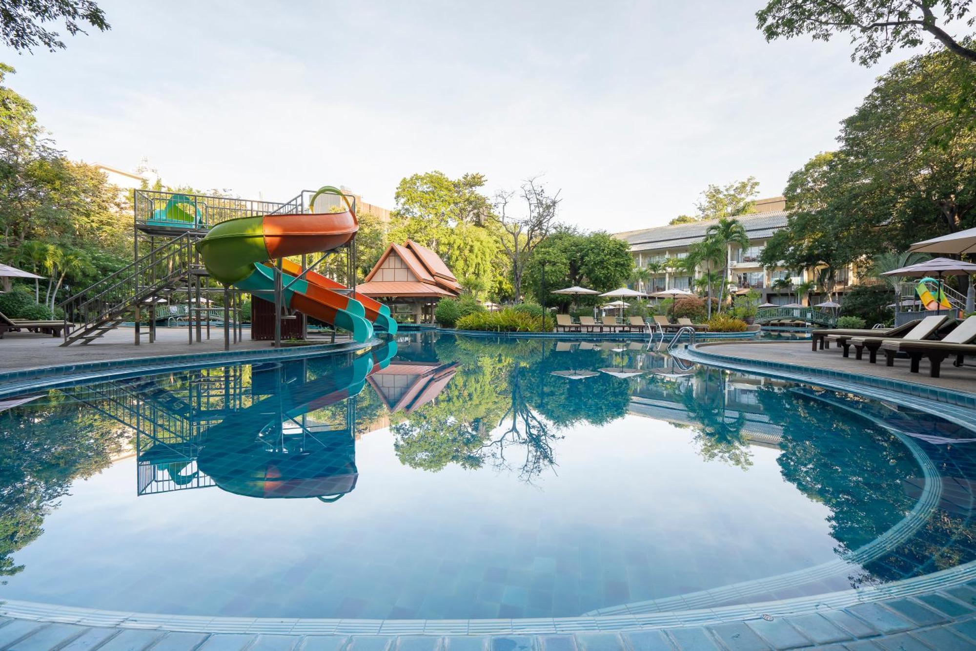 The Green Park Resort Патая Екстериор снимка