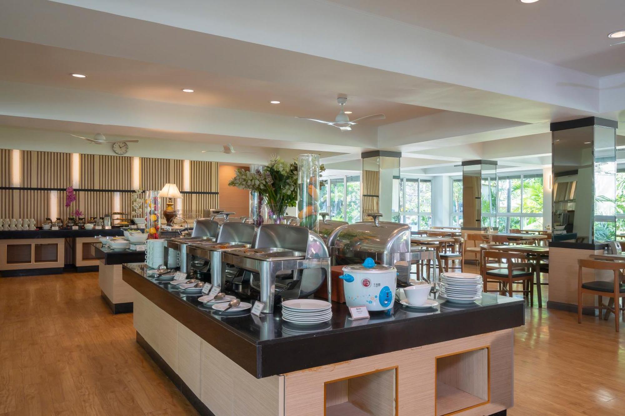 The Green Park Resort Патая Екстериор снимка