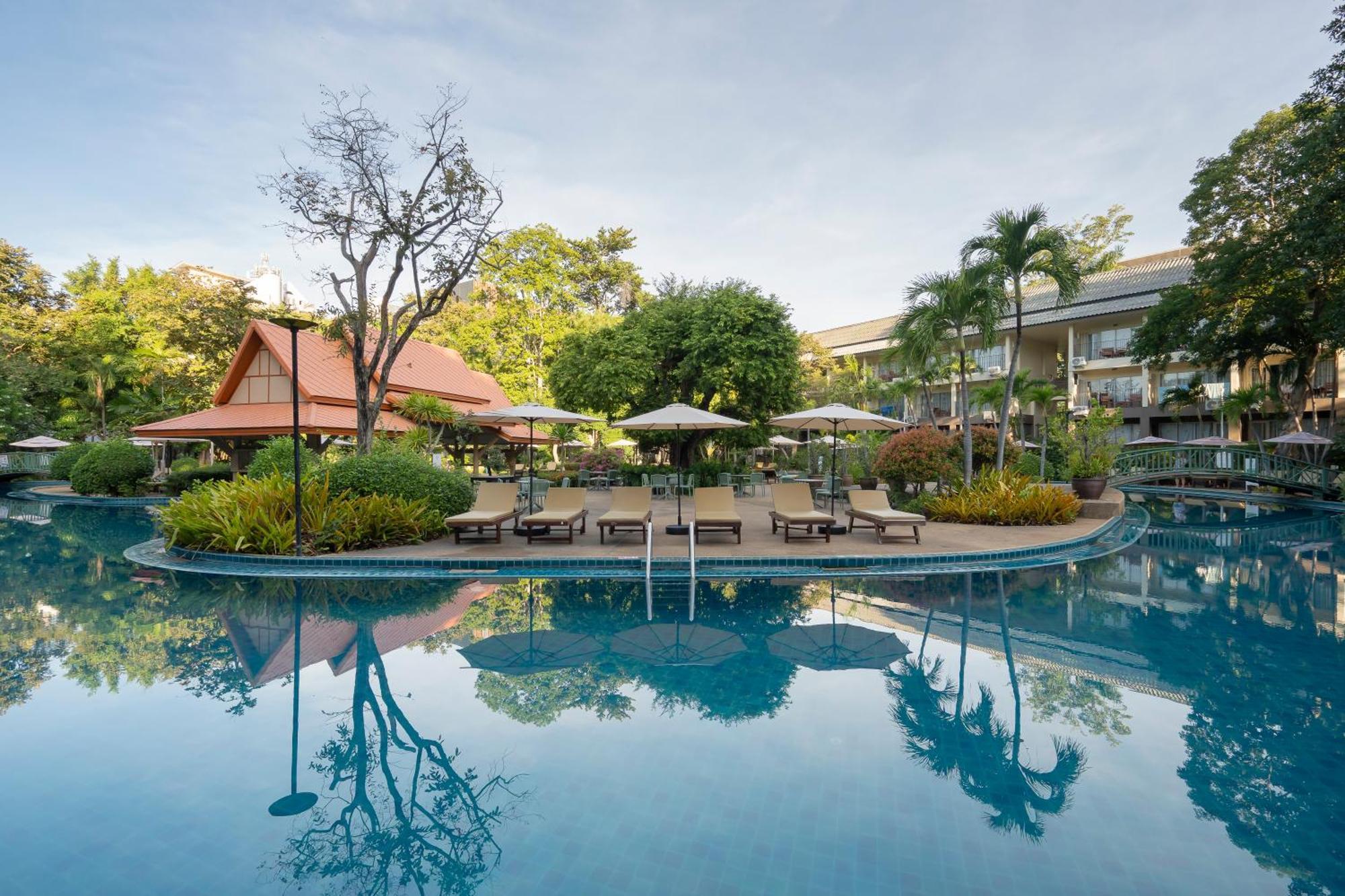 The Green Park Resort Патая Екстериор снимка