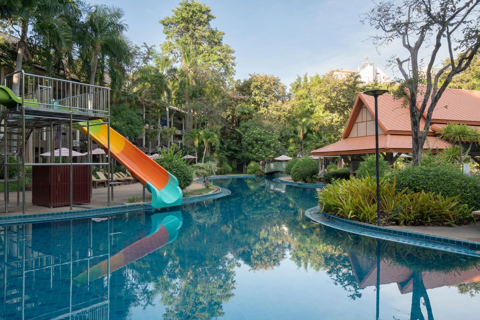The Green Park Resort Патая Екстериор снимка