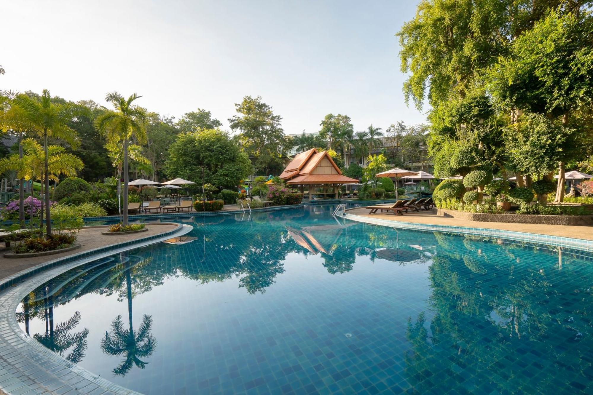 The Green Park Resort Патая Екстериор снимка