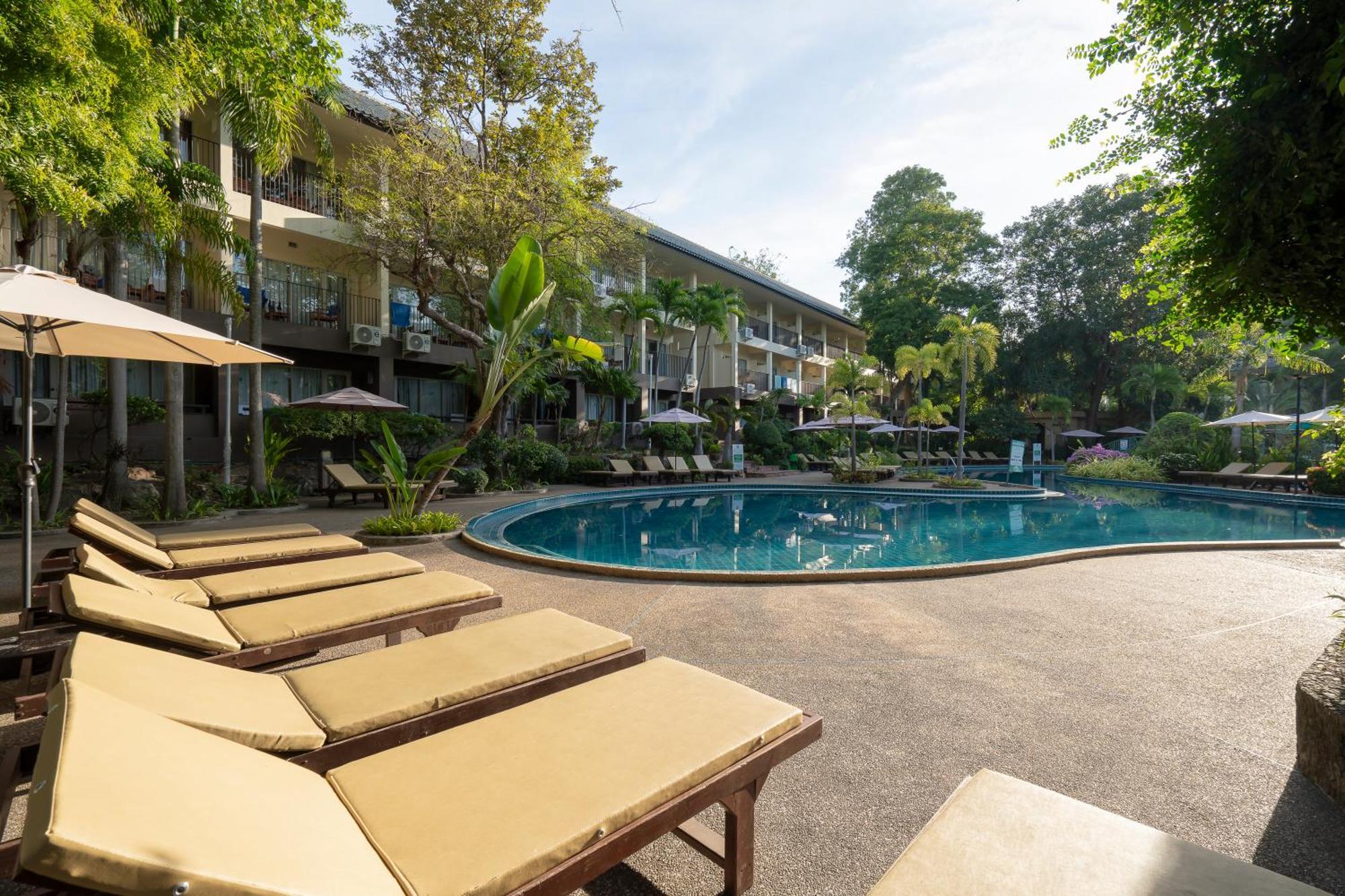 The Green Park Resort Патая Екстериор снимка