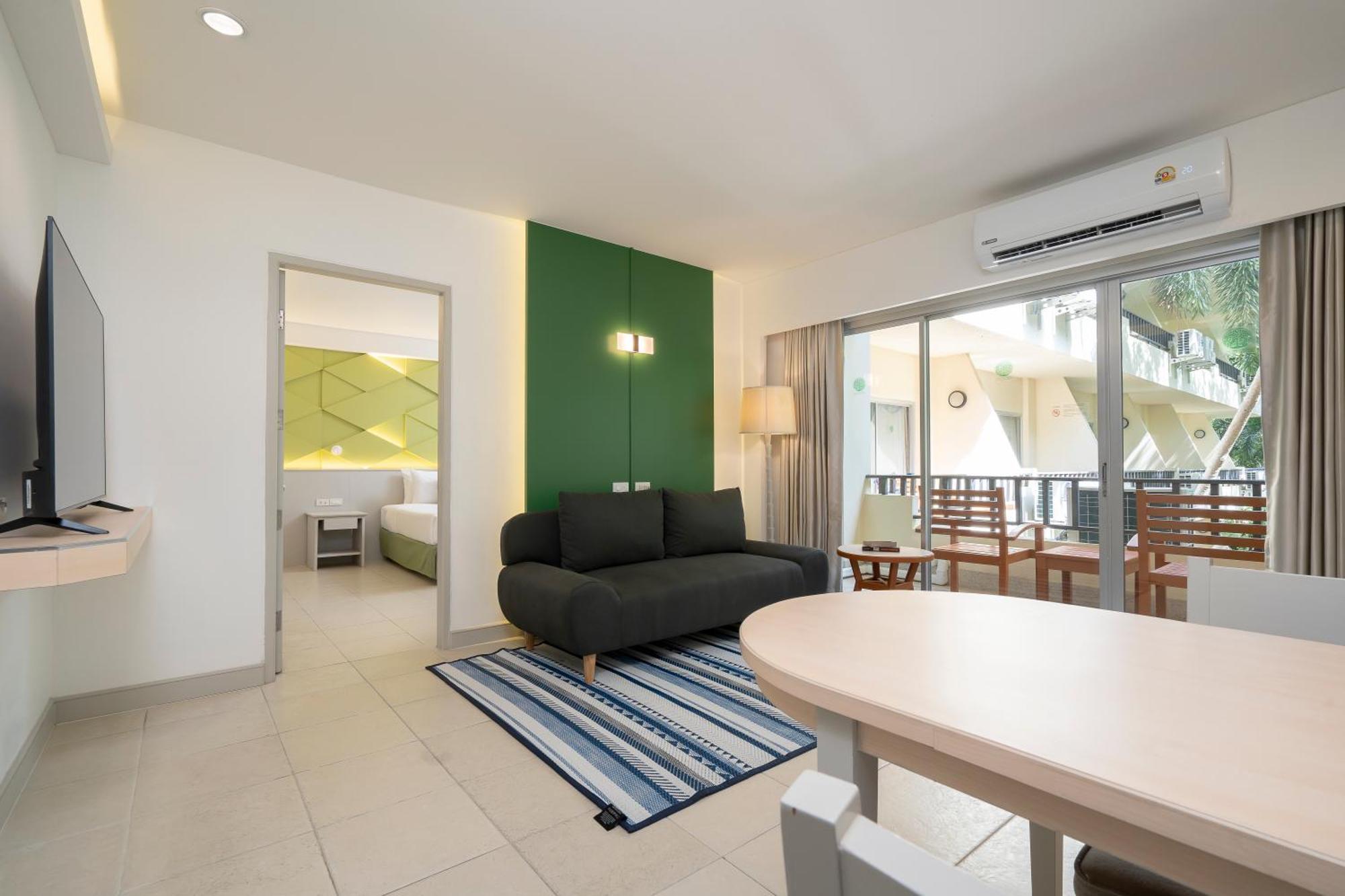 The Green Park Resort Патая Екстериор снимка
